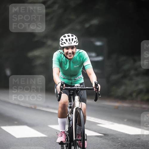 13.09.2026 - Stadtparktriathlon H.Heesch http://msf.ph/oto/10362262 13.09.2026 10:04:45 Radfahren 260, 319, 320 meine-sportfotos.de