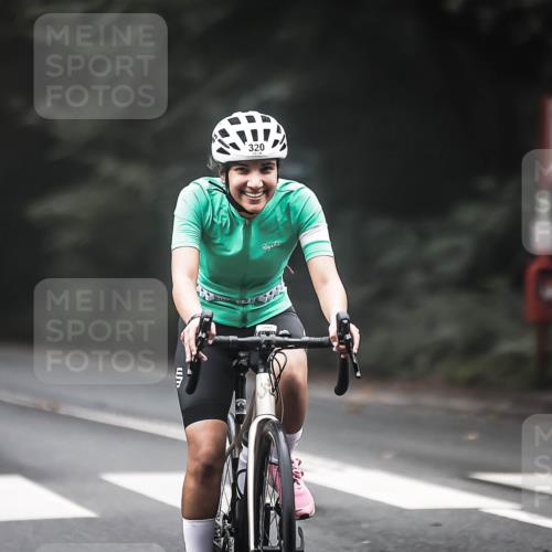 13.09.2026 - Stadtparktriathlon H.Heesch http://msf.ph/oto/10362267 13.09.2026 10:04:45 Radfahren 260, 319, 320 meine-sportfotos.de