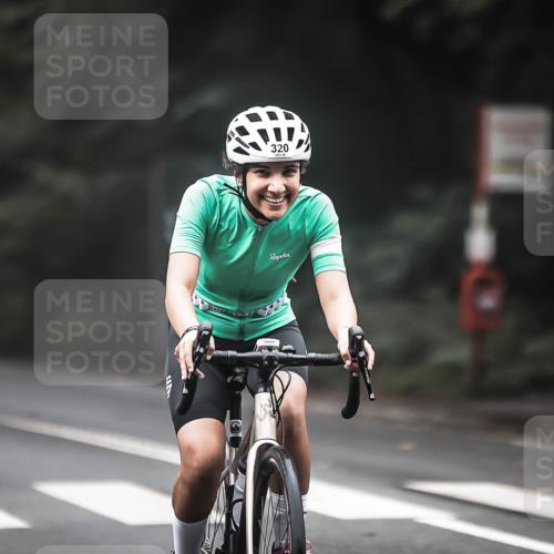 13.09.2026 - Stadtparktriathlon H.Heesch http://msf.ph/oto/10362274 13.09.2026 10:04:45 Radfahren 260, 319, 320 meine-sportfotos.de