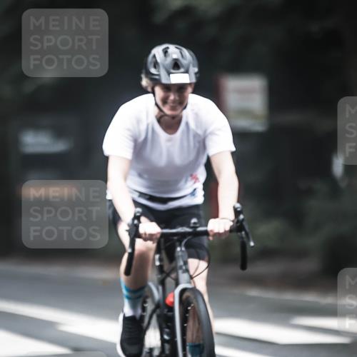 13.09.2026 - Stadtparktriathlon H.Heesch http://msf.ph/oto/10362339 13.09.2026 10:04:55 Radfahren 231, 246 meine-sportfotos.de