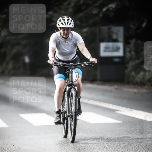 13.09.2026 - Stadtparktriathlon H.Heesch http://msf.ph/oto/10362351 13.09.2026 11:18:43 Radfahren 573, 610, 688, 754 meine-sportfotos.de