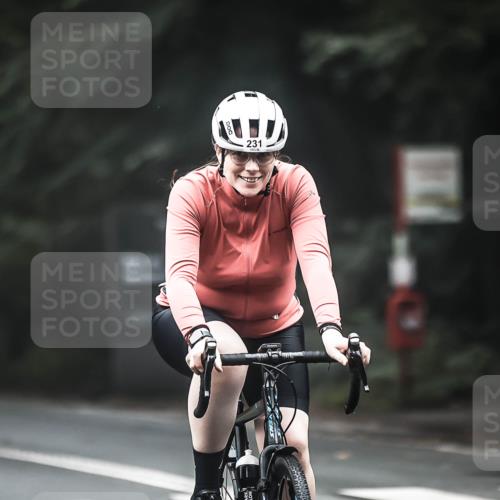 13.09.2026 - Stadtparktriathlon H.Heesch http://msf.ph/oto/10362357 13.09.2026 10:04:56 Radfahren 231, 246 meine-sportfotos.de