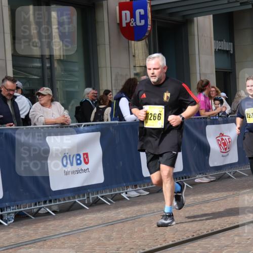 13.09.2026 - 21. swb-Marathon Bremen Strokosch-Dieckow http://msf.ph/oto/10362362 13.09.2026 11:23:14 Ziel 10925, 11266, 11663, 12340, 12440, 10349, 10754, 10925, 12083 meine-sportfotos.de