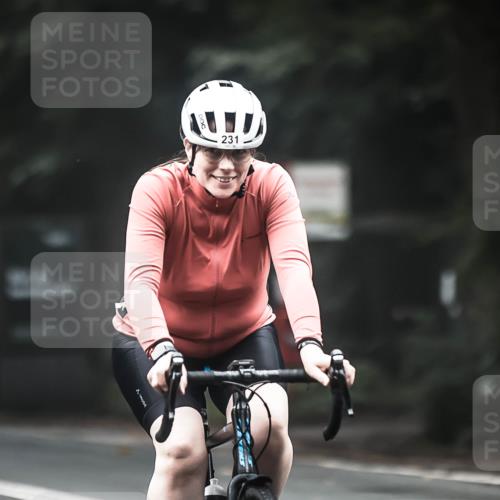 13.09.2026 - Stadtparktriathlon H.Heesch http://msf.ph/oto/10362364 13.09.2026 10:04:56 Radfahren 231, 246 meine-sportfotos.de