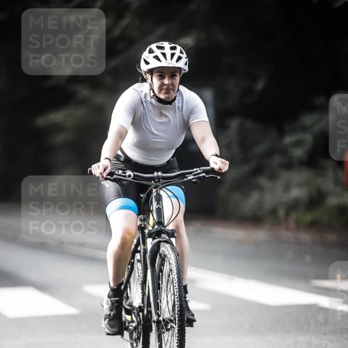 13.09.2026 - Stadtparktriathlon H.Heesch http://msf.ph/oto/10362369 13.09.2026 11:18:43 Radfahren 573, 610, 688, 754 meine-sportfotos.de