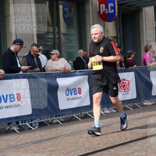13.09.2026 - 21. swb-Marathon Bremen Strokosch-Dieckow http://msf.ph/oto/10362384 13.09.2026 11:23:14 Ziel 10925, 11266, 11663, 12340, 12440, 10349, 10754, 10925, 12083 meine-sportfotos.de