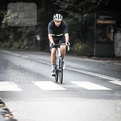 13.09.2026 - Stadtparktriathlon H.Heesch http://msf.ph/oto/10362441 13.09.2026 11:18:50 Radfahren 603, 685, 688 meine-sportfotos.de