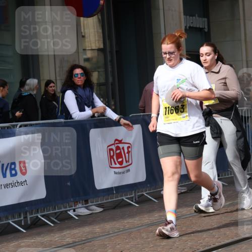 13.09.2026 - 21. swb-Marathon Bremen Strokosch-Dieckow http://msf.ph/oto/10362559 13.09.2026 11:23:18 Ziel 11266, 11663, 12340, 12440, 10349, 10754, 10925, 12083 meine-sportfotos.de