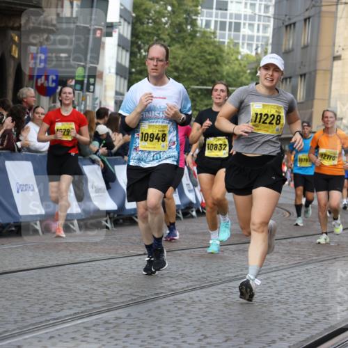 13.09.2026 - 21. swb-Marathon Bremen Strokosch-Dieckow http://msf.ph/oto/10362604 13.09.2026 10:58:54 Ziel 10878, 10879, 11004, 11030, 11152, 11189, 11384, 11455, 11488, 11686, 11743, 11953, 11955, 12180, 12237, 12320, 12499, 12505, 12518, 10383, 10415, 10427, 10477, 10668, 10787, 10843, 11034, 11267, 11278, 11602, 11913, 12015, 12127, 12131, 12200, 12271, 12297 meine-sportfotos.de