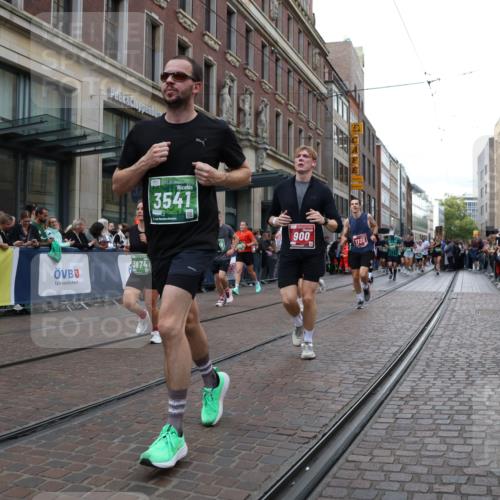 13.09.2026 - 21. swb-Marathon Bremen Strokosch-Dieckow http://msf.ph/oto/10362635 13.09.2026 13:36:36 Ziel 551, 813, 843, 950, 1285, 1641, 1849, 1936, 2241, 2275, 2930, 3122, 3541, 3635, 3787, 3815, 3874, 3909, 3998, 4261, 4335, 4410, 4448, 4892, 5236, 5355, 5447, 5823, 6050, 6056, 6269, 6280, 6408, 6431, 6966, 7046, 7229, 7237, 7398, 7445, 7640, 7656, 7937, 8034, 8498, 8685, 8839, 9310, 9331, 9415, 9589, 9658, 9807, 9840, 164, 372, 900, 1738, 1880, 2467, 2673, 2692, 2700, 2731, 2819, 2823, 3067, 3585, 3815, 4006, 4050 meine-sportfotos.de