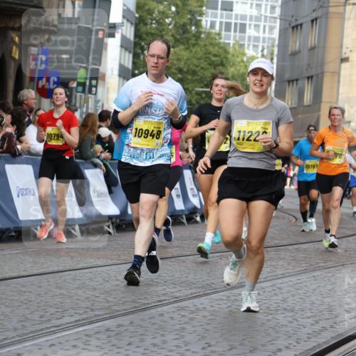 13.09.2026 - 21. swb-Marathon Bremen Strokosch-Dieckow http://msf.ph/oto/10362648 13.09.2026 10:58:54 Ziel 10878, 10879, 11004, 11030, 11152, 11189, 11384, 11455, 11488, 11686, 11743, 11953, 11955, 12180, 12237, 12320, 12499, 12505, 12518, 10383, 10415, 10427, 10477, 10668, 10787, 10843, 11034, 11267, 11278, 11602, 11913, 12015, 12127, 12131, 12200, 12271, 12297 meine-sportfotos.de