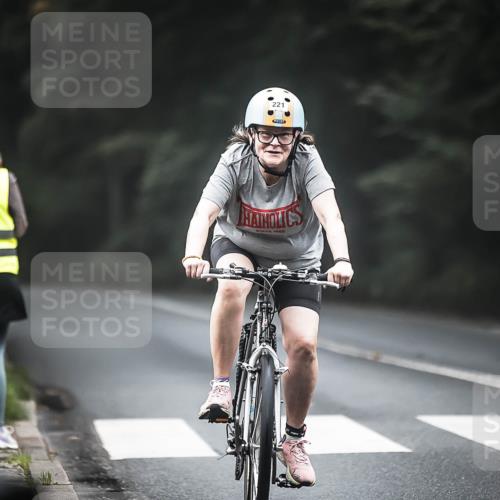 13.09.2026 - Stadtparktriathlon H.Heesch http://msf.ph/oto/10362669 13.09.2026 10:05:56 Radfahren 221 meine-sportfotos.de