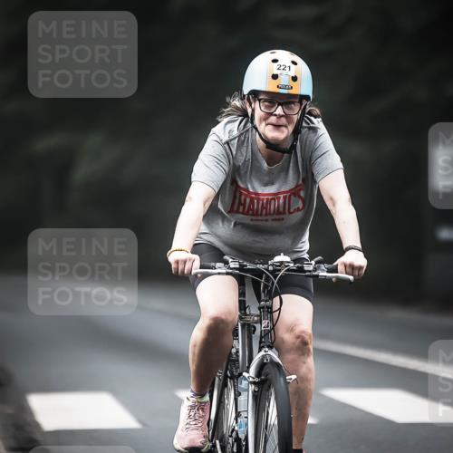 13.09.2026 - Stadtparktriathlon H.Heesch http://msf.ph/oto/10362679 13.09.2026 10:05:57 Radfahren 221 meine-sportfotos.de