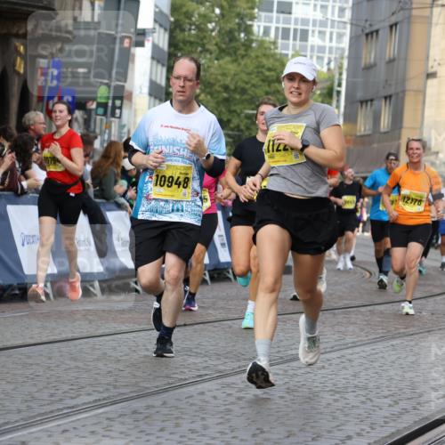 13.09.2026 - 21. swb-Marathon Bremen Strokosch-Dieckow http://msf.ph/oto/10362690 13.09.2026 10:58:54 Ziel 10878, 10879, 11004, 11030, 11152, 11189, 11384, 11455, 11488, 11686, 11743, 11953, 11955, 12180, 12237, 12320, 12499, 12505, 12518, 10383, 10415, 10427, 10477, 10668, 10787, 10843, 11034, 11267, 11278, 11602, 11913, 12015, 12127, 12131, 12200, 12271, 12297 meine-sportfotos.de