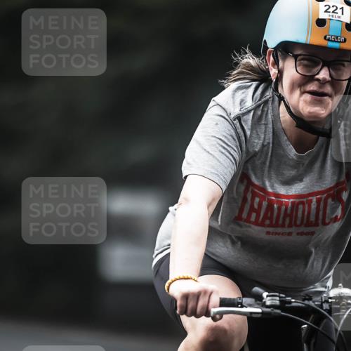 13.09.2026 - Stadtparktriathlon H.Heesch http://msf.ph/oto/10362705 13.09.2026 10:05:58 Radfahren 221 meine-sportfotos.de