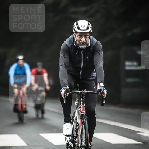 13.09.2026 - Stadtparktriathlon H.Heesch http://msf.ph/oto/10362717 13.09.2026 10:06:09 Radfahren 214, 239, 345 meine-sportfotos.de