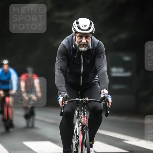13.09.2026 - Stadtparktriathlon H.Heesch http://msf.ph/oto/10362720 13.09.2026 10:06:09 Radfahren 214, 239, 345 meine-sportfotos.de