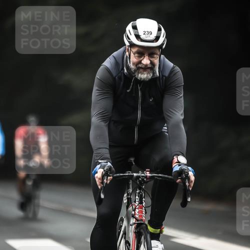 13.09.2026 - Stadtparktriathlon H.Heesch http://msf.ph/oto/10362726 13.09.2026 10:06:09 Radfahren 214, 239, 345 meine-sportfotos.de