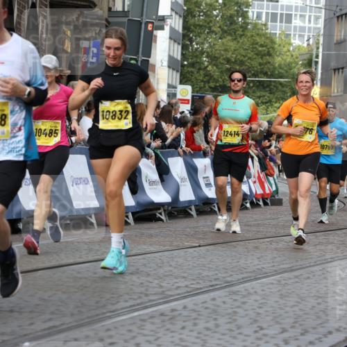 13.09.2026 - 21. swb-Marathon Bremen Strokosch-Dieckow http://msf.ph/oto/10362735 13.09.2026 10:58:56 Ziel 10878, 10879, 11004, 11030, 11189, 11228, 11384, 11488, 11743, 11955, 12180, 12237, 12320, 12499, 12505, 10383, 10415, 10427, 10477, 10668, 10843, 11034, 11602, 11913, 12015, 12127, 12131, 12200, 12271, 12297 meine-sportfotos.de