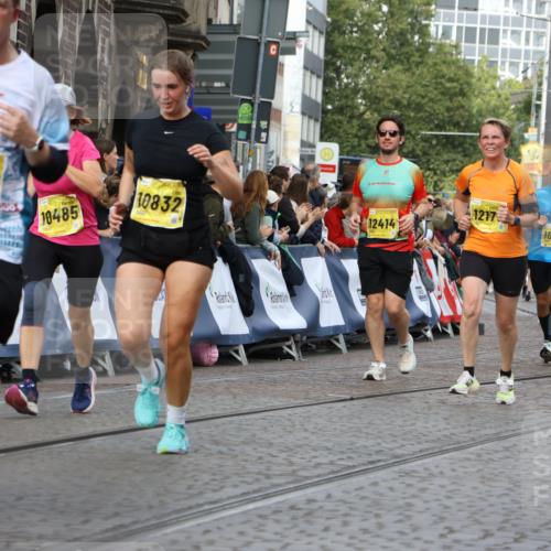 13.09.2026 - 21. swb-Marathon Bremen Strokosch-Dieckow http://msf.ph/oto/10362812 13.09.2026 10:58:57 Ziel 10878, 10879, 11030, 11189, 11228, 11384, 11488, 11743, 11955, 12180, 12237, 12320, 12499, 12505, 10383, 10415, 10427, 10477, 10668, 10843, 11034, 11602, 11913, 12015, 12118, 12127, 12131, 12200, 12271, 12297 meine-sportfotos.de