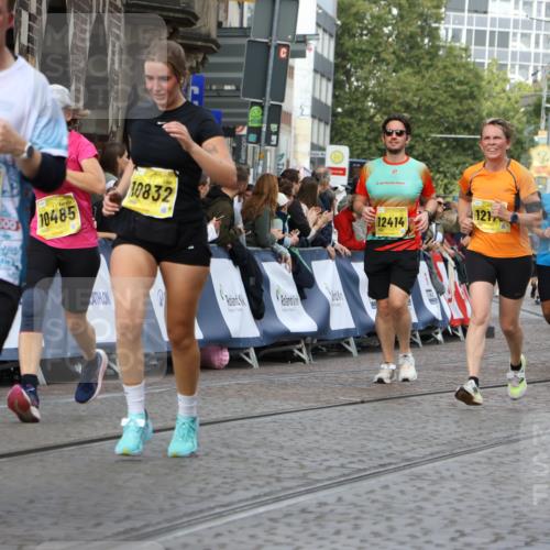 13.09.2026 - 21. swb-Marathon Bremen Strokosch-Dieckow http://msf.ph/oto/10362831 13.09.2026 10:58:57 Ziel 10878, 10879, 11030, 11189, 11228, 11384, 11488, 11743, 11955, 12180, 12237, 12320, 12499, 12505, 10383, 10415, 10427, 10477, 10668, 10843, 11034, 11602, 11913, 12015, 12118, 12127, 12131, 12200, 12271, 12297 meine-sportfotos.de