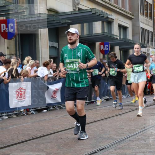 13.09.2026 - 21. swb-Marathon Bremen Strokosch-Dieckow http://msf.ph/oto/10362835 13.09.2026 13:36:41 Ziel 551, 813, 843, 950, 1285, 1641, 1849, 1854, 1991, 2241, 2275, 2531, 2930, 3122, 3541, 3635, 3732, 3787, 3874, 3894, 3909, 3998, 4261, 4335, 4410, 4448, 4932, 4947, 5236, 5355, 5447, 5547, 5577, 5823, 6046, 6056, 6269, 6408, 6431, 6629, 6961, 6966, 7006, 7046, 7398, 7445, 7640, 7937, 8034, 8443, 8458, 8498, 8685, 8839, 9140, 9310, 9317, 9331, 9415, 9589, 9807, 9840, 13077, 164, 372, 900, 1738, 1880, 1936, 2467, 2673, 2692, 2700, 2731, 2819, 2823, 3067, 3585, 3815, 4006, 4050 meine-sportfotos.de