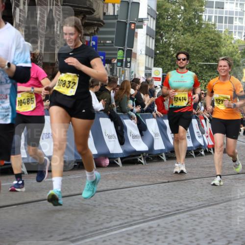 13.09.2026 - 21. swb-Marathon Bremen Strokosch-Dieckow http://msf.ph/oto/10362852 13.09.2026 10:58:57 Ziel 10878, 10879, 11030, 11189, 11228, 11384, 11488, 11743, 11955, 12180, 12237, 12320, 12499, 12505, 10383, 10415, 10427, 10477, 10668, 10843, 11034, 11602, 11913, 12015, 12118, 12127, 12131, 12200, 12271, 12297 meine-sportfotos.de