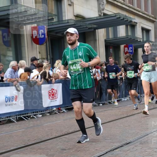 13.09.2026 - 21. swb-Marathon Bremen Strokosch-Dieckow http://msf.ph/oto/10362854 13.09.2026 13:36:41 Ziel 551, 813, 843, 950, 1285, 1641, 1849, 1854, 1991, 2241, 2275, 2531, 2930, 3122, 3541, 3635, 3732, 3787, 3874, 3894, 3909, 3998, 4261, 4335, 4410, 4448, 4932, 4947, 5236, 5355, 5447, 5547, 5577, 5823, 6046, 6056, 6269, 6408, 6431, 6629, 6961, 6966, 7006, 7046, 7398, 7445, 7640, 7937, 8034, 8443, 8458, 8498, 8685, 8839, 9140, 9310, 9317, 9331, 9415, 9589, 9807, 9840, 13077, 164, 372, 900, 1738, 1880, 1936, 2467, 2673, 2692, 2700, 2731, 2819, 2823, 3067, 3585, 3815, 4006, 4050 meine-sportfotos.de