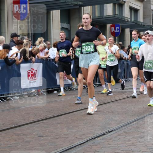 13.09.2026 - 21. swb-Marathon Bremen Strokosch-Dieckow http://msf.ph/oto/10362896 13.09.2026 13:36:42 Ziel 551, 813, 843, 950, 1285, 1641, 1849, 1854, 1991, 2241, 2275, 2531, 2930, 3122, 3541, 3635, 3732, 3787, 3874, 3894, 3909, 3998, 4261, 4335, 4410, 4448, 4932, 4947, 5236, 5355, 5447, 5547, 5577, 6046, 6056, 6269, 6408, 6431, 6629, 6961, 6966, 7006, 7046, 7398, 7445, 7640, 7937, 8034, 8268, 8443, 8458, 8498, 8685, 8839, 9140, 9310, 9317, 9331, 9415, 9589, 9840, 13077, 164, 372, 900, 1738, 1880, 1936, 2467, 2673, 2692, 2700, 2731, 2819, 2823, 3067, 3585, 3815, 4006, 4050 meine-sportfotos.de