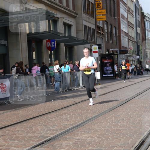 13.09.2026 - 21. swb-Marathon Bremen Strokosch-Dieckow http://msf.ph/oto/10362900 13.09.2026 11:23:48 Ziel 10413, 10970, 11712, 10292, 12440 meine-sportfotos.de