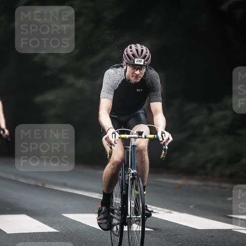 13.09.2026 - Stadtparktriathlon H.Heesch http://msf.ph/oto/10362909 13.09.2026 10:06:39 Radfahren 220, 234, 283, 314 meine-sportfotos.de