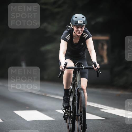 13.09.2026 - Stadtparktriathlon H.Heesch http://msf.ph/oto/10362918 13.09.2026 10:06:40 Radfahren 220, 234, 283, 314 meine-sportfotos.de
