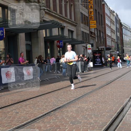 13.09.2026 - 21. swb-Marathon Bremen Strokosch-Dieckow http://msf.ph/oto/10362922 13.09.2026 11:23:49 Ziel 10413, 10970, 11712, 10292, 12440 meine-sportfotos.de