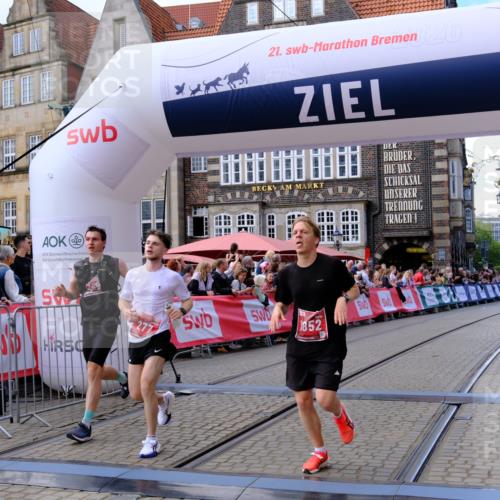 13.09.2026 - 21. swb-Marathon Bremen Tim E. http://msf.ph/oto/10362926 13.09.2026 13:00:28 Ziel 603, 671, 735, 912, 1571, 1758, 1911, 1930, 7015, 7170, 8689 meine-sportfotos.de