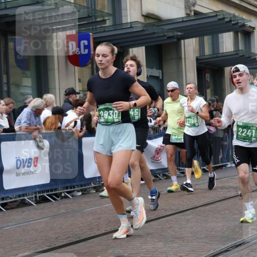13.09.2026 - 21. swb-Marathon Bremen Strokosch-Dieckow http://msf.ph/oto/10362936 13.09.2026 13:36:43 Ziel 551, 813, 843, 950, 1285, 1641, 1849, 1854, 1991, 2241, 2275, 2531, 2930, 3122, 3541, 3635, 3732, 3787, 3874, 3894, 3909, 3998, 4261, 4335, 4410, 4448, 4932, 4947, 5236, 5355, 5547, 5577, 6046, 6056, 6269, 6408, 6431, 6629, 6961, 6966, 7006, 7046, 7398, 7445, 7640, 7937, 8034, 8268, 8443, 8458, 8498, 8839, 9140, 9310, 9317, 9331, 9415, 9589, 9840, 13077, 164, 372, 813, 900, 1738, 1880, 1936, 2467, 2673, 2692, 2700, 2731, 2819, 2823, 3067, 3585, 3635, 3815, 4006, 4050 meine-sportfotos.de