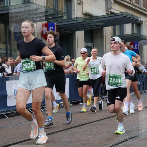 13.09.2026 - 21. swb-Marathon Bremen Strokosch-Dieckow http://msf.ph/oto/10362953 13.09.2026 13:36:43 Ziel 551, 813, 843, 950, 1285, 1641, 1849, 1854, 1991, 2241, 2275, 2531, 2930, 3122, 3541, 3635, 3732, 3787, 3874, 3894, 3909, 3998, 4261, 4335, 4410, 4448, 4932, 4947, 5236, 5355, 5547, 5577, 6046, 6056, 6269, 6408, 6431, 6629, 6961, 6966, 7006, 7046, 7398, 7445, 7640, 7937, 8034, 8268, 8443, 8458, 8498, 8839, 9140, 9310, 9317, 9331, 9415, 9589, 9840, 13077, 164, 372, 813, 900, 1738, 1880, 1936, 2467, 2673, 2692, 2700, 2731, 2819, 2823, 3067, 3585, 3635, 3815, 4006, 4050 meine-sportfotos.de