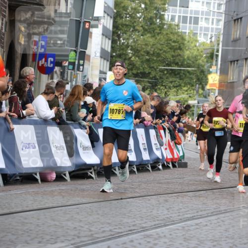 13.09.2026 - 21. swb-Marathon Bremen Strokosch-Dieckow http://msf.ph/oto/10362957 13.09.2026 10:59:00 Ziel 10485, 10832, 10878, 10879, 10948, 11030, 11189, 11228, 11384, 11488, 11743, 11955, 12180, 12237, 12320, 12499, 12505, 10415, 10427, 10668, 11086, 11125, 11301, 11302, 11913, 12015, 12118, 12200, 12297, 12541 meine-sportfotos.de