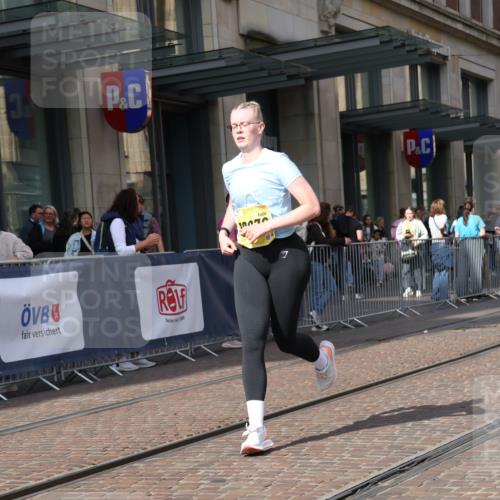 13.09.2026 - 21. swb-Marathon Bremen Strokosch-Dieckow http://msf.ph/oto/10362976 13.09.2026 11:23:50 Ziel 10413, 10970, 11712, 10292, 12440 meine-sportfotos.de