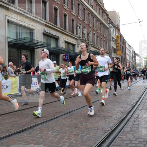13.09.2026 - 21. swb-Marathon Bremen Strokosch-Dieckow http://msf.ph/oto/10363013 13.09.2026 13:36:44 Ziel 551, 843, 950, 1285, 1641, 1849, 1854, 1991, 2241, 2275, 2531, 2930, 3122, 3333, 3541, 3732, 3787, 3874, 3894, 3909, 3998, 4261, 4335, 4410, 4448, 4932, 4947, 5236, 5355, 5547, 5577, 6046, 6056, 6269, 6408, 6431, 6629, 6961, 6966, 7006, 7046, 7398, 7445, 7640, 7937, 8034, 8268, 8443, 8458, 8498, 8839, 9140, 9310, 9317, 9331, 9415, 9589, 9701, 9840, 13077, 164, 372, 813, 900, 1738, 1880, 1936, 2467, 2673, 2692, 2700, 2731, 2819, 2823, 3067, 3585, 3635, 3815, 4006, 4050 meine-sportfotos.de