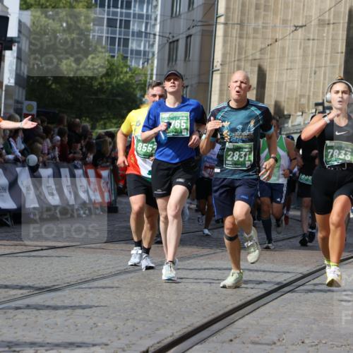 13.09.2026 - 21. swb-Marathon Bremen Strokosch-Dieckow http://msf.ph/oto/10363021 13.09.2026 13:34:36 Ziel 682, 911, 1307, 1364, 2355, 2464, 3068, 3162, 3214, 3632, 3636, 3984, 4112, 5147, 5265, 5489, 5768, 5852, 6090, 6350, 6405, 7113, 7696, 7746, 7897, 7988, 8870, 9094, 9100, 9402, 9453, 9802, 9905, 10058, 13112, 13118, 1210, 1395, 1967, 2525, 2561, 2831, 3052, 3058, 3181, 3353, 3380, 3388, 3765, 3842, 5378, 5415, 5684, 5694, 5760, 6128, 6168, 6244, 7443, 7462, 7833, 8155, 8182, 8493, 8552, 8683, 9038, 9788, 9820, 13180 meine-sportfotos.de