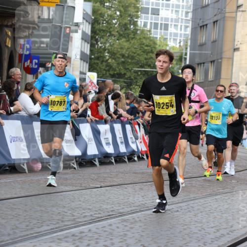 13.09.2026 - 21. swb-Marathon Bremen Strokosch-Dieckow http://msf.ph/oto/10363041 13.09.2026 10:59:01 Ziel 10485, 10832, 10878, 10879, 10948, 11030, 11189, 11228, 11488, 11743, 11955, 12180, 12237, 12320, 12499, 12505, 10415, 10427, 10492, 10668, 11086, 11125, 11301, 11302, 11913, 12118, 12200, 12297, 12541 meine-sportfotos.de