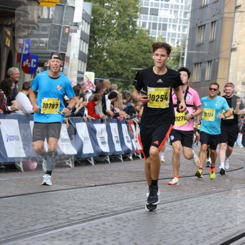 13.09.2026 - 21. swb-Marathon Bremen Strokosch-Dieckow http://msf.ph/oto/10363060 13.09.2026 10:59:01 Ziel 10485, 10832, 10878, 10879, 10948, 11030, 11189, 11228, 11488, 11743, 11955, 12180, 12237, 12320, 12499, 12505, 10415, 10427, 10492, 10668, 11086, 11125, 11301, 11302, 11913, 12118, 12200, 12297, 12541 meine-sportfotos.de