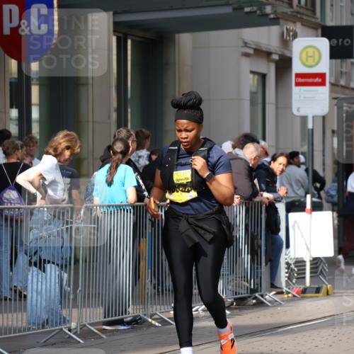 13.09.2026 - 21. swb-Marathon Bremen Strokosch-Dieckow http://msf.ph/oto/10363114 13.09.2026 11:25:02 Ziel 10533 meine-sportfotos.de