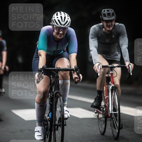 13.09.2026 - Stadtparktriathlon H.Heesch http://msf.ph/oto/10363174 13.09.2026 13:10:33 Radfahren 1193, 1204, 1363, 1380, 1389, 1393, 1411 meine-sportfotos.de
