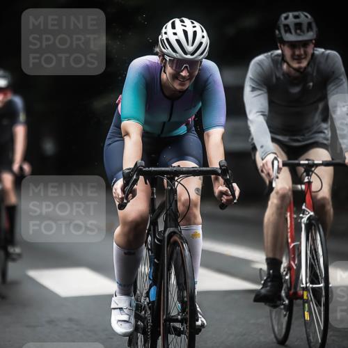 13.09.2026 - Stadtparktriathlon H.Heesch http://msf.ph/oto/10363178 13.09.2026 13:10:33 Radfahren 1193, 1204, 1363, 1380, 1389, 1393, 1411 meine-sportfotos.de