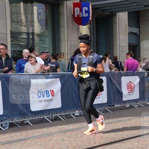 13.09.2026 - 21. swb-Marathon Bremen Strokosch-Dieckow http://msf.ph/oto/10363207 13.09.2026 11:25:06 Ziel 10533, 10732, 12471 meine-sportfotos.de