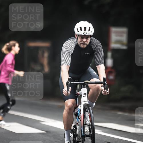 13.09.2026 - Stadtparktriathlon H.Heesch http://msf.ph/oto/10363221 13.09.2026 10:07:37 Radfahren 219, 295 meine-sportfotos.de