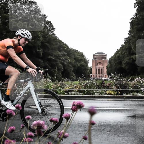 13.09.2026 - Stadtparktriathlon H.Heesch http://msf.ph/oto/10363230 13.09.2026 12:27:59 Radfahren 986, 1020, 1157 meine-sportfotos.de