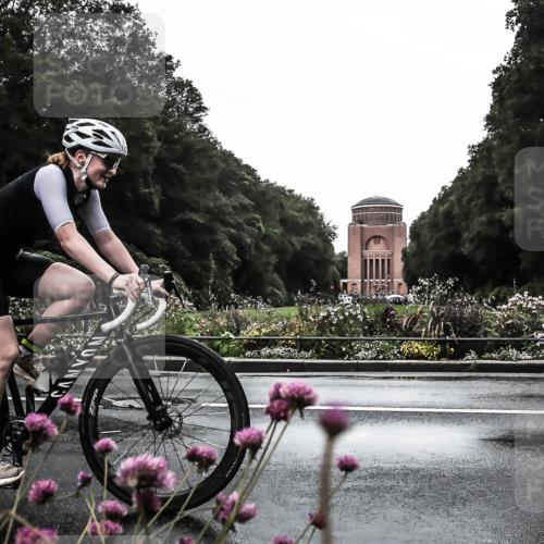 13.09.2026 - Stadtparktriathlon H.Heesch http://msf.ph/oto/10363298 13.09.2026 12:28:27 Radfahren 1098, 1120, 1137 meine-sportfotos.de