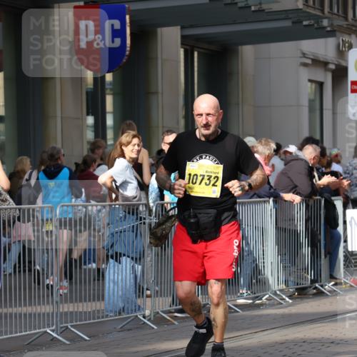 13.09.2026 - 21. swb-Marathon Bremen Strokosch-Dieckow http://msf.ph/oto/10363317 13.09.2026 11:25:11 Ziel 10533, 10732, 12471 meine-sportfotos.de